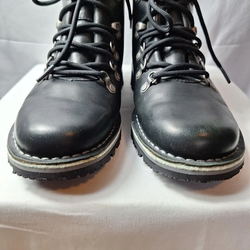 MERRELL Wilderness Valley Performance Boot Womens Sz 7 Black Leather Vibram Sole